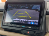 ■バックカメラ■ガイドラインが表示されるので、バック駐車が苦手な方でも安心です!ギアをリバースに入れれば自動的に切り換わりますので、面倒な操作も不要です♪狭い駐車場もお車を傷つけず安心ですね!
