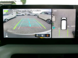 まるで上空から見下ろしているような感じで駐車が楽にできるインテリジェントアラウンドビューモニター!幅寄せが苦手な方でもサイドビューで確認することができますよ♪