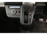 ■インパネシフト■ハンドルに近い位置で運転席からも見やすく操作しやすいインパネシフト。パッと見ただけで、どのギアに入っているのかが判断しやすいところもいいですね!