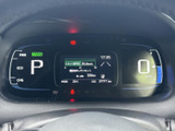 運転に必要な情報をひと目で確認できる、視認性の高いメーターパネル。運転状況を把握しやすく、安全運転をサポートします。