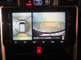 バック時の運転をサポートするバックガイドモニター&パノラミックビューモニター付