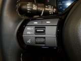 【ステアリングリモコン】ステアリングにオーディオ調節可能なスイッチが装備されていますので運転中でも視線をそらさずにオーディオの調節が可能です!