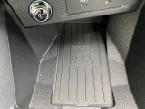 各モデルの情報がインプットされた専用テスターで過去の細かな不具合を確認し、モデルの各部位ごとに専用スペシャルツールを用いて整備します。