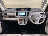 インテリアはベージュ色を基調としたおしゃれなデザインになっております。運転視界もひろびろ!
