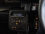 車内を快適に、オートエアコンを装備しています。