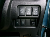 両側パワースライドドアスイッチです。運転席からも操作出来ます。