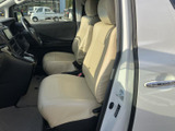 運転しやすい視界と操作性の高い装備が、快適なドライブを実現します。シートの形状も体にフィットし、長距離運転でも疲れにくいです。