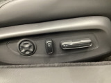 運転席・助手席ともにスライド/リクライニング/ハイト(前・後)を電動で調整できるシート。