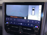 パノラミックビューモニターシステムが付いているので車の上から見た映像が確認できますよ。 一目で車両周辺の情報を確認できますが、直接安全をご確認下さい。