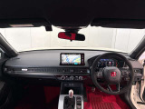 見通しの良い運転席回りとなっておりますので安心して運転をして頂けます!窓が大きいので明るく開放的な室内です