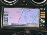 見やすい地図表示で、運転に集中できます。周辺情報も確認しやすく、初めての道でも安心です。スムーズなルート案内で、快適なドライブを。