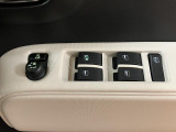 電動格納ドアミラー装備しています★車内からドアミラーの折り畳みや鏡面の調節を行うことが可能です★