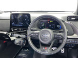 運転席まわりです。 各操作スイッチは使いやすい位置に配置されてます。