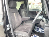 運転席シート廻りは使用感も少なく、良好な状態となっています。前オーナー様が丁寧に使っていたことがよくわかりますね。