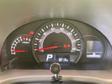 視認性の高いメーター類で、運転に必要な情報を的確に把握できます。運転状況を常に確認し、安全運転をサポートします。