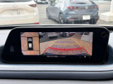 フロントカメラもございますので、狭い道でも安心して運転をしていただけます。