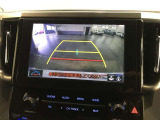 バックガイドモニターで、後方を確認しながら安心して駐車することができます。運転初心者も熟練者も必須の機能ですよ!