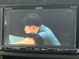 後方確認をサポートするモニター画面。安全な運転に貢献し、駐車時の不安を軽減します。運転の苦手な方にもおすすめです。