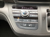 フルオートエアコンが装備されています!お好みの温度設定をするだけでエアコンの風量やモードの切り替えを自動でコントロールしてくれます!