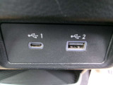 2種類のUSB入力端子が装備されています。