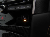 シートヒーター☆寒い日に重宝するシートヒーター!エアコンよりも早く温まってくれるので寒いのが苦手な方も安心ですね♪エアコンの温風は乾燥するから苦手という方にもおススメです♪