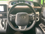 【純正革巻きステアリング】上質な革を使用することで、手にしっかり馴染みとても運転しやすいハンドルです♪