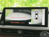 狭い場所での駐車も安心。後方の状況をクリアに映し出し、安全な運転をサポートします。初心者の方にもおすすめです。