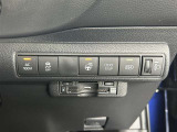 ビークルスタビリティコントロール、いわゆる横滑り防止装置です。ABSと連携し、高いレベルでの安全走行が可能となっております。装置に頼らず、安全運転を心がけましょう。