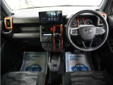 運転にかかわる様々な操作を安全に行えるように視点移動が少なく、操作性に配慮されたスイッチ類が凝縮されたコクピットです。