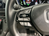 ステアリングにオーディオ操作スイッチが付いています。オーディオ画面に直接タッチしなくても操作が出来ますので、運転に集中できます。