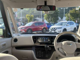 視界広々で運転しやすいインパネ