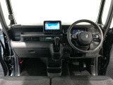 【前方視界】開放的な前方視界!運転がしやすく疲れにくいです♪窓が大きく、見通しがとっても良いおクルマですよ♪