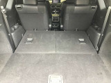 後部のシートを倒すとこんなに広々空間が!大きなお荷物を乗せる時でも心配ありません!
