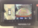360&deg;ビューモニターでは前後左右4つのカメラ映像をさまざまな走行状況に応じて切り替えてセンターディスプレイに表示することで、駐車時や狭い道でのすれ違い時、見通しの悪い交差点進入時でも安心感を高めます