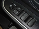 電動格納式ドアミラー・パワーウインドウを装備しています。