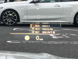 人気のヘッドアップディスプレイ!現在の車速、ナビゲーション・システムによるルート案内の矢印表示、チェック・コントロール、前車接近警告など、さまざまな情報をドライバーの視界内に直接表示いたします!