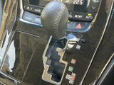 操作しやすいウインカーレバーは、安全な車線変更をサポート。直感的な操作感で、運転に集中できます。スムーズな運転をサポートします。