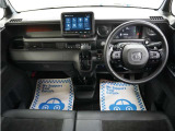 運転にかかわる様々な操作を安全に行えるように視点移動が少なく、操作性に配慮されたスイッチ類が凝縮されたコクピットです。