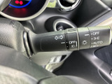 操作しやすいウインカーレバーで、安全な車線変更をサポートします。確実な操作感で、スムーズな運転を実現します。