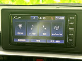 様々な情報を表示するモニターは、運転中の視認性を考慮した配置。操作も直感的に行えます。