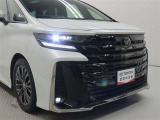高輝度で点灯速度が速く、しかも消費電力の少ないLEDヘッドライトが装備されています!LEDの明るい光が走行中の視界の確保をサポートして、夜のドライブがより楽しく安全に運転できます♪