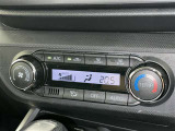 オートエアコン付きなので一度、気温を設定すれば自動的に過ごし易い温度に調整してくれますよ。 車内をいつでも快適空間にしてくれます。