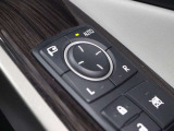 オート格納機能付のドアミラーを装備しています。
