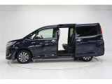 両側電動スライドドアが装備されていると、両側から楽に荷物の積み下ろしや乗り降りができ便利です。