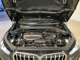 BMW 1.5L 直列3気筒ツインパワーターボ ガソリンエンジン :バルブトロニック(無段階可変バルブリフト)、ダイレクトインジェクションシステム、ダブルVANOS(吸排気無段階可変バルブタイミング)