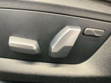 【パワーシート】電動でシートポジションの変更が可能です。手動式より細かくシート設定が可能ですのでより快適な姿勢でドライブを楽しんで頂けるでしょう。