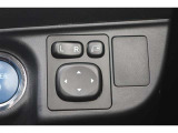 電動格納ミラー! スイッチひとつでミラーを畳めます。