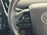 運転中、オーディオの操作をしてて、ハッとしたことはありませんか?ステアリングスイッチは、運転中でもハンドルでオーディオの操作が可能です。安全なドライブをサポートします。