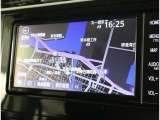 純正ナビを装備。タッチパネル式で使いやすく、お出かけもラクラクです。