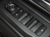 電動格納式ドアミラー・パワーウインドウを装備しています。